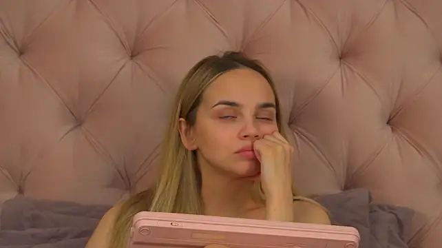 AnitaVenture Chat XXX in diretta