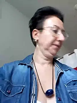 MILEIDE980 élő XXX-chatje