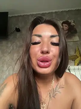 دردشة RuslanaXX الجنسية المباشرة