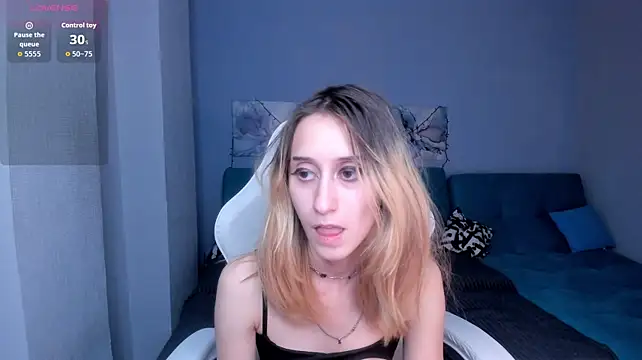 College_Girl_18's Live XXX Chat