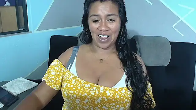 צ'אט XXX בשידור חי של saggil23