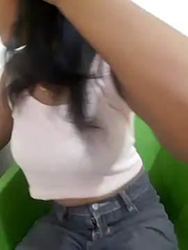 Navya6879 Adlı Modelin Canlı XXX Sohbeti
