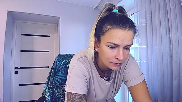 AlexiaDarren's Live XXX Chat