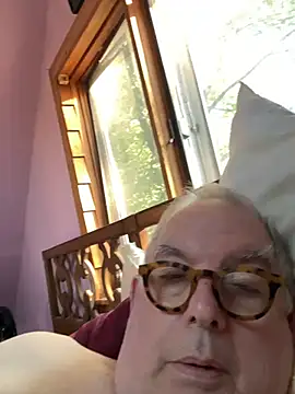 Chat +18 de CharlieWeaver22 ao vivo