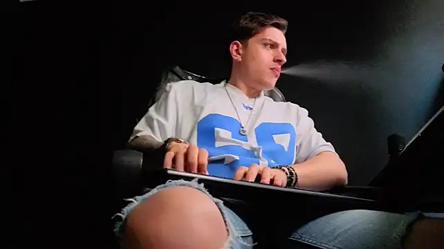 Živý XXX chat FelixStarkk