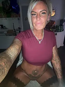 Chat +18 de Big-Tits696969 ao vivo