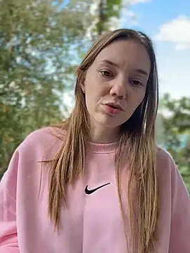 MilaMoone XXX чат на живо