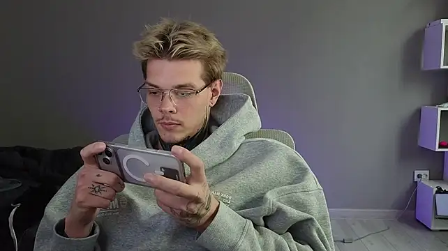 DENIS_HERE Live XXX Chat