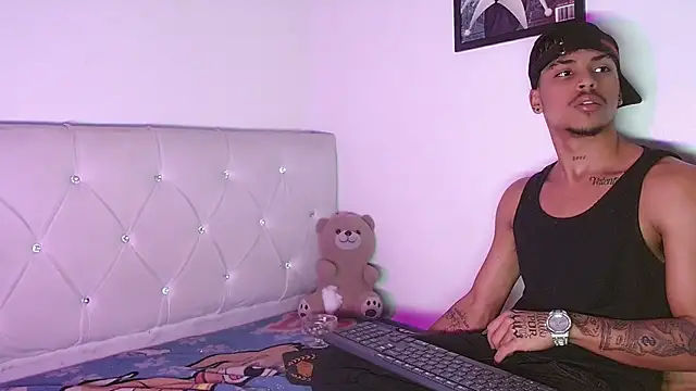 Angel_foxc13 élő XXX-chatje