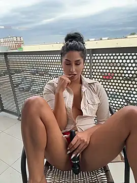 XXX chat uživo modela Mia_spicyy
