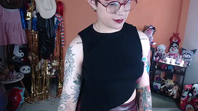 Chat +18 de MissMiia2 ao vivo