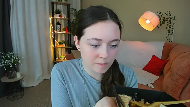צ'אט XXX בשידור חי של AlluringLookk