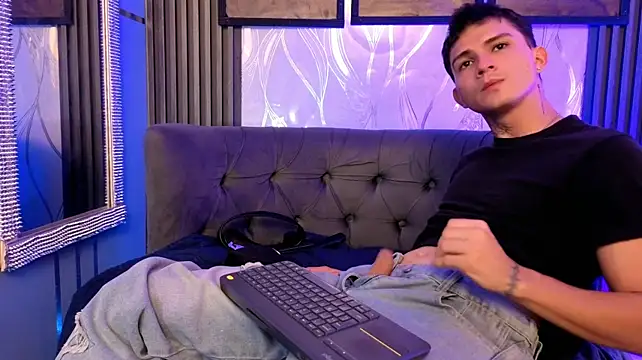 Axel_Ryder Live XXX-chat