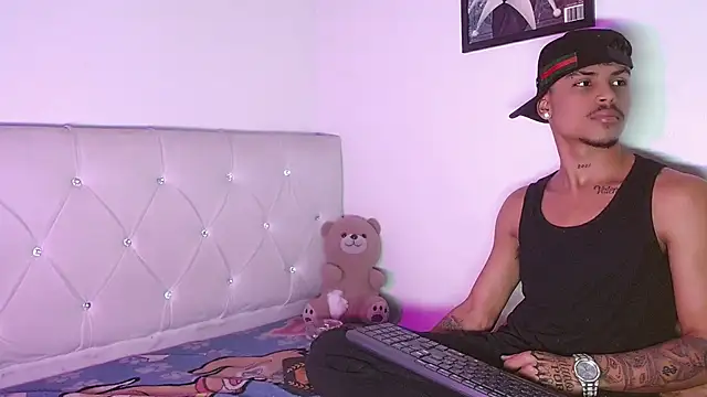 Angel_foxc13 élő XXX-chatje