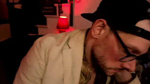 MasterDaddyCool's Live XXX Chat