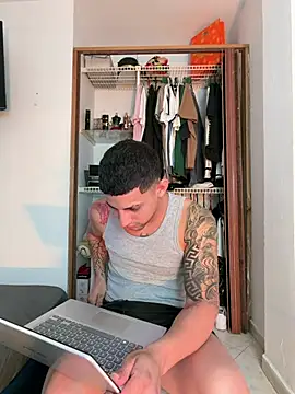 Chat XXX en directo de GabrielX77_