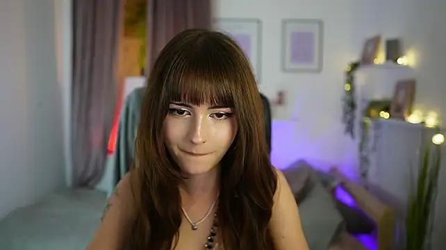 Ella_Young Chat XXX in diretta