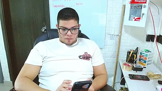 Chat +18 de Realjoel01 ao vivo