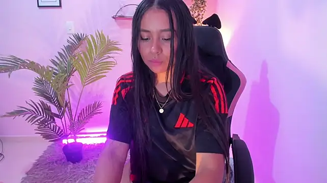 Ciara8 即時 XXX 聊天