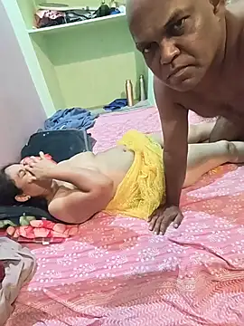 Show modela Desiwife07 na web-kameri