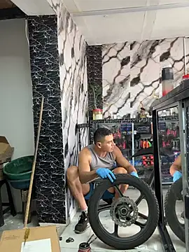 XXX chat uživo modela Paul22cm-