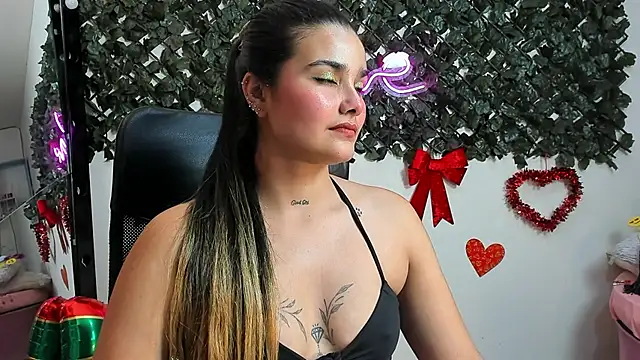 DestinyHills' Live XXX Chat