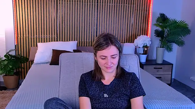 EmeraldGlow Chat XXX live
