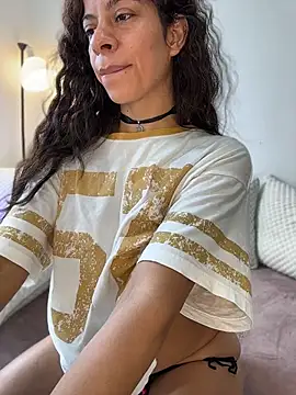 צ'אט XXX בשידור חי של AndreaVel