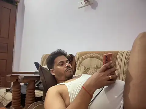 Raaz_5690's Live XXX Chat