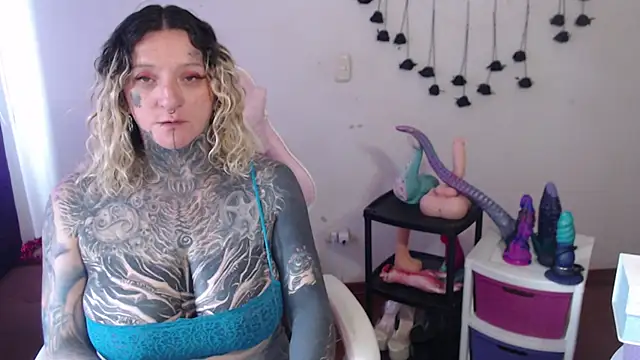 SLOPPYTITSS Adlı Modelin Canlı XXX Sohbeti