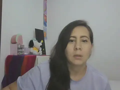 sophie_tyler1 Adlı Modelin Canlı XXX Sohbeti