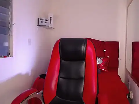 red_moon_2 Adlı Modelin Canlı XXX Sohbeti