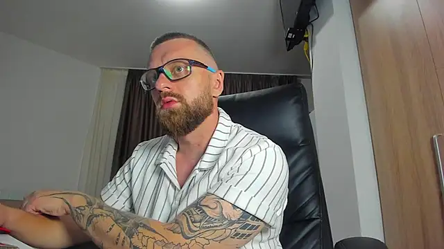 XXX chat uživo modela Findom_guy