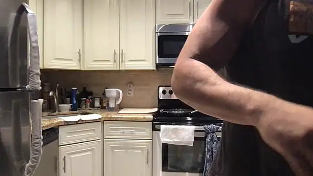 BigGuyMuscle 即時 XXX 聊天