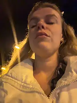 HarrietDart Chat XXX live
