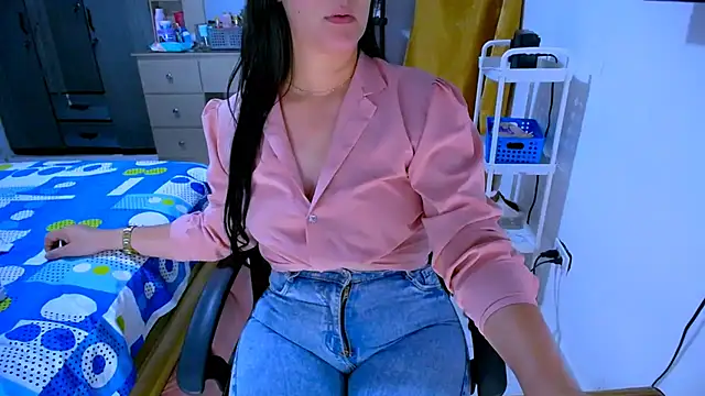 BitterMomXxx's Live XXX Chat