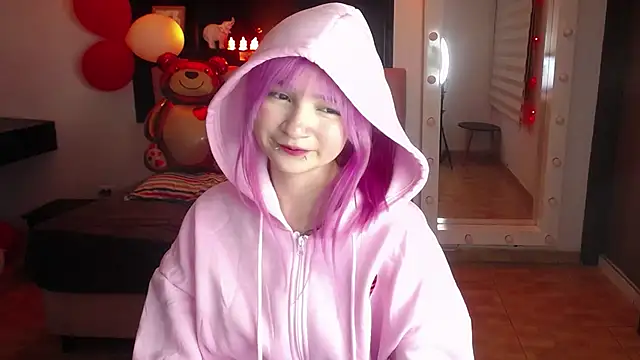 _Charlotte_Collins_'s Live XXX Chat