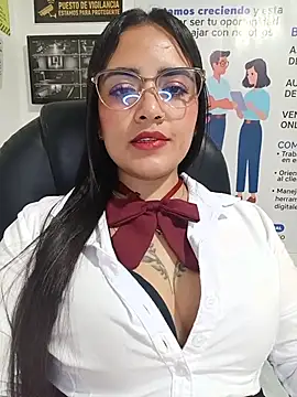 Chat +18 de MAYE__13 ao vivo