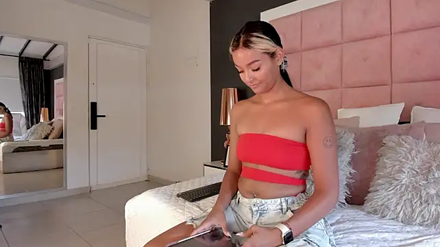 alicee_clark_'s Live XXX Chat