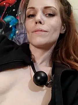 צ'אט XXX בשידור חי של Angie_meow