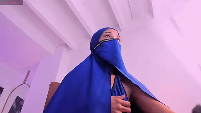 Kiaraa_lux élő XXX-chatje