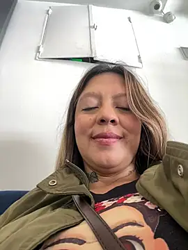 Bruja_lu's Live XXX Chat