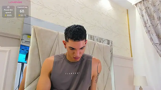 Adrien_Monteiro 即時 XXX 聊天