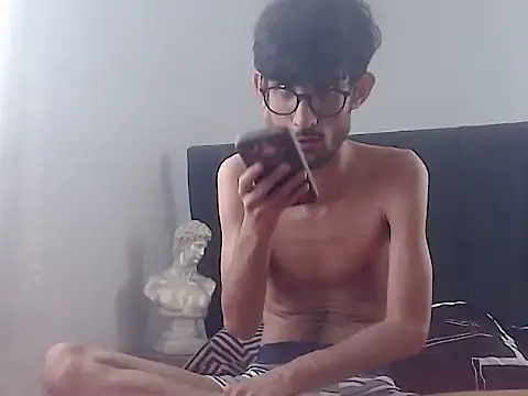 sasuke_bigcock élő XXX-chatje