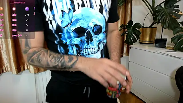 TommyDum Adlı Modelin Canlı XXX Sohbeti