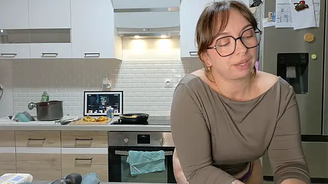 دردشة TokyoAna الجنسية المباشرة