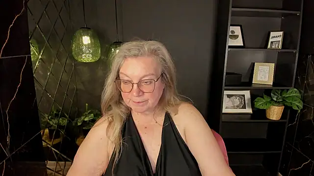 Chat +18 de NataliMellow ao vivo