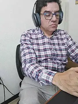 FernandoReuter7 – Naživo XXX chat