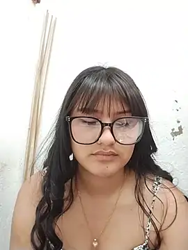 Emily-7 live XXX chat