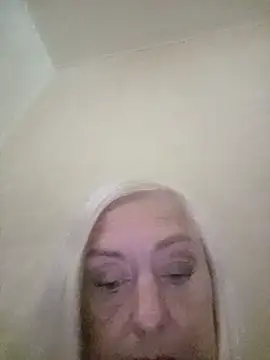 Chat +18 de Julia20X ao vivo